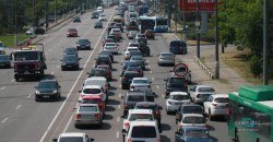 Пробка в 5 км: ДТП из 4 машин на Новом мосту в Днепре парализовало движение (ФОТО, ВИДЕО) - рис. 3