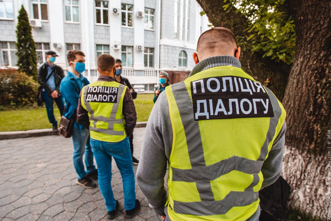 Жгли фаера под управлением полиции: как в Днепре требовали отставки Авакова (ФОТО) - рис. 6