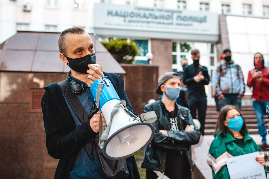 Жгли фаера под управлением полиции: как в Днепре требовали отставки Авакова (ФОТО) - рис. 1
