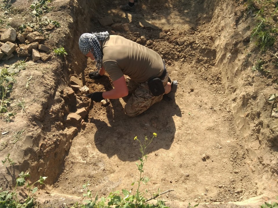 Под Днепром археологи нашли руины старинного города (ФОТО) - рис. 11