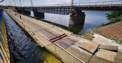 Многострадальный понтонный мост под Никополем снова перекрыли: что случилось - рис. 12