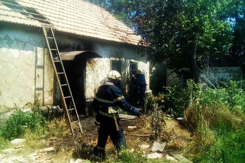 Под Днепром горел жилой дом: погиб мужчина