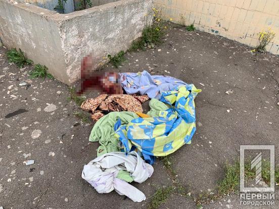 В Кривом Роге мужчина сорвался с 4-го этажа, спускаясь по простыням