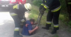 Провалился в коллектор: в Днепре спасатели вызволили мужчину из заточения (ФОТО) - рис. 5