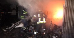 Пожар в Кривом Роге: на рынке выгорело 22 торговых павильона - рис. 16