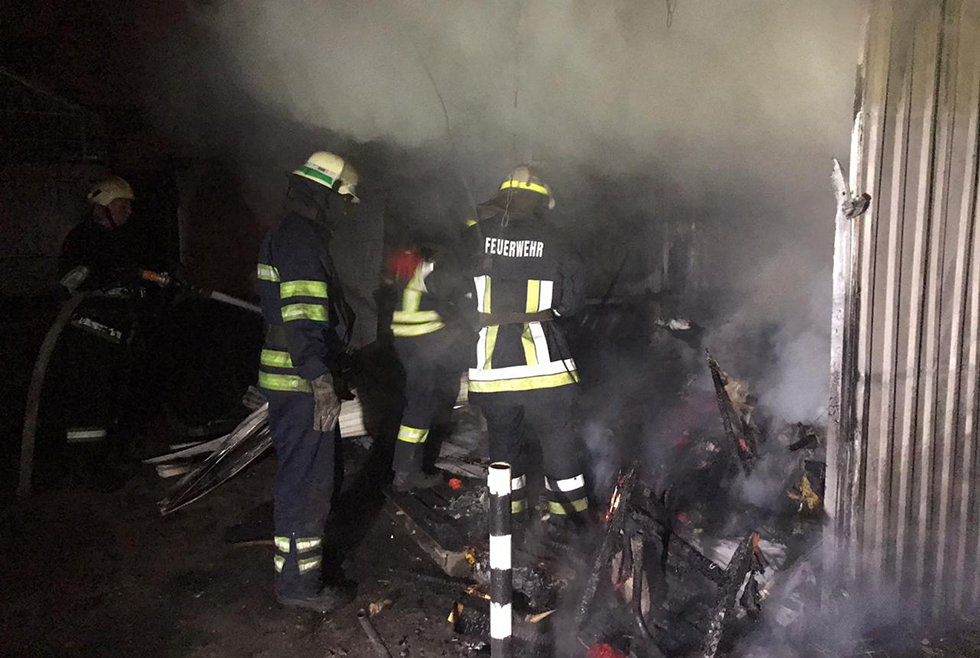 Пожар в Кривом Роге: на рынке выгорело 22 торговых павильона - рис. 1