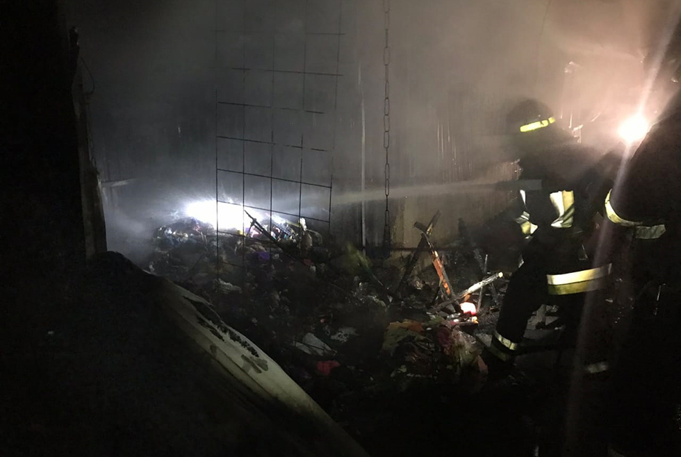 Пожар в Кривом Роге: на рынке выгорело 22 торговых павильона - рис. 4