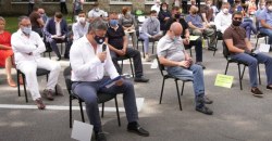 В масках и без прессы: в Днепре стартовала сессия горсовета - рис. 2