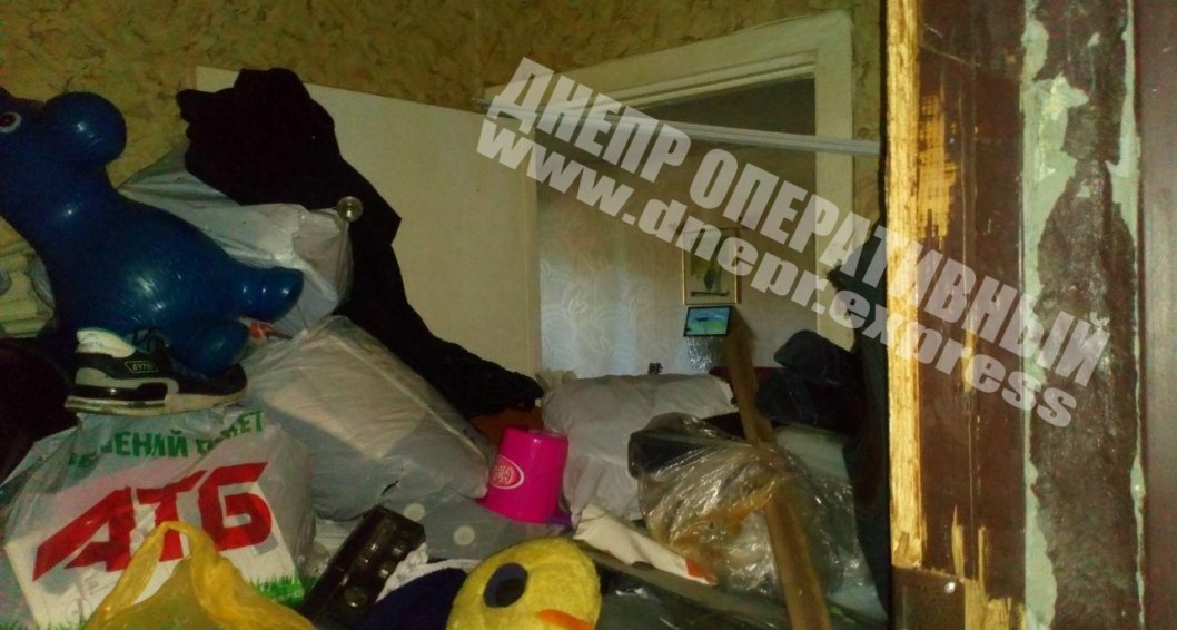 В Днепре на Набережной Победы вычистили квартиру очередного "Плюшкина" - рис. 1