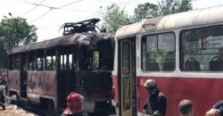В Кривом Роге на ходу загорелся трамвай: что известно (ФОТО, ВИДЕО) - рис. 19