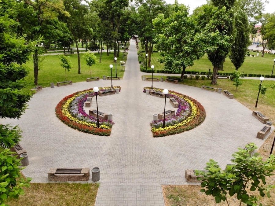 В парках Покрова создали уникальные цветочные клумбы (ФОТО) - рис. 2