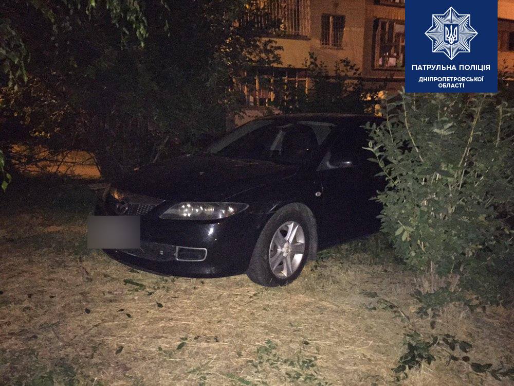 Пытался скрыться и заехал в кусты: в Днепре задержали пьяного водителя