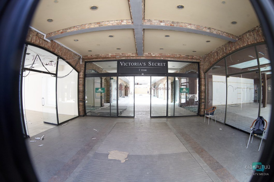 В Днепре сносят ТРЦ "Grand Plaza" 