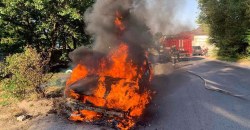 Пылал как спичка: в Днепре сгорел легковой автомобиль (ФОТО) - рис. 18