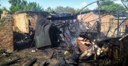 Тушили 3 часа: под Днепром сгорело 2 гаража (ФОТО) - рис. 13