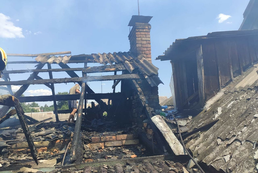 В Марганце спасатели больше часа тушили пожар в жилом доме (ФОТО, ВИДЕО) - рис. 3