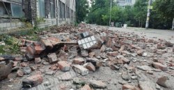 В Днепре на Драгоманова обвалился фасад заброшенного здания - рис. 18