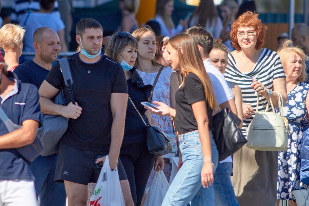 Выходные в Днепре: какое настроение у горожан накануне новой рабочей недели (ФОТО) - рис. 17