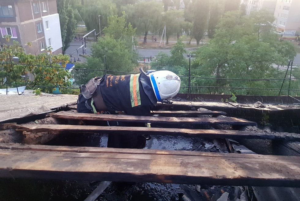 В Павлограде загорелась многоэтажка: пожар тушили 16 спасателей - рис. 3
