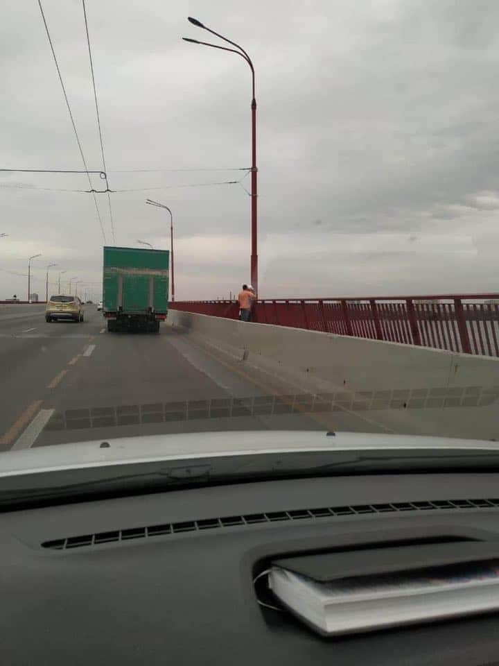 В Днепре вандалы изуродовали 36 опор на Новом мосту - рис. 2