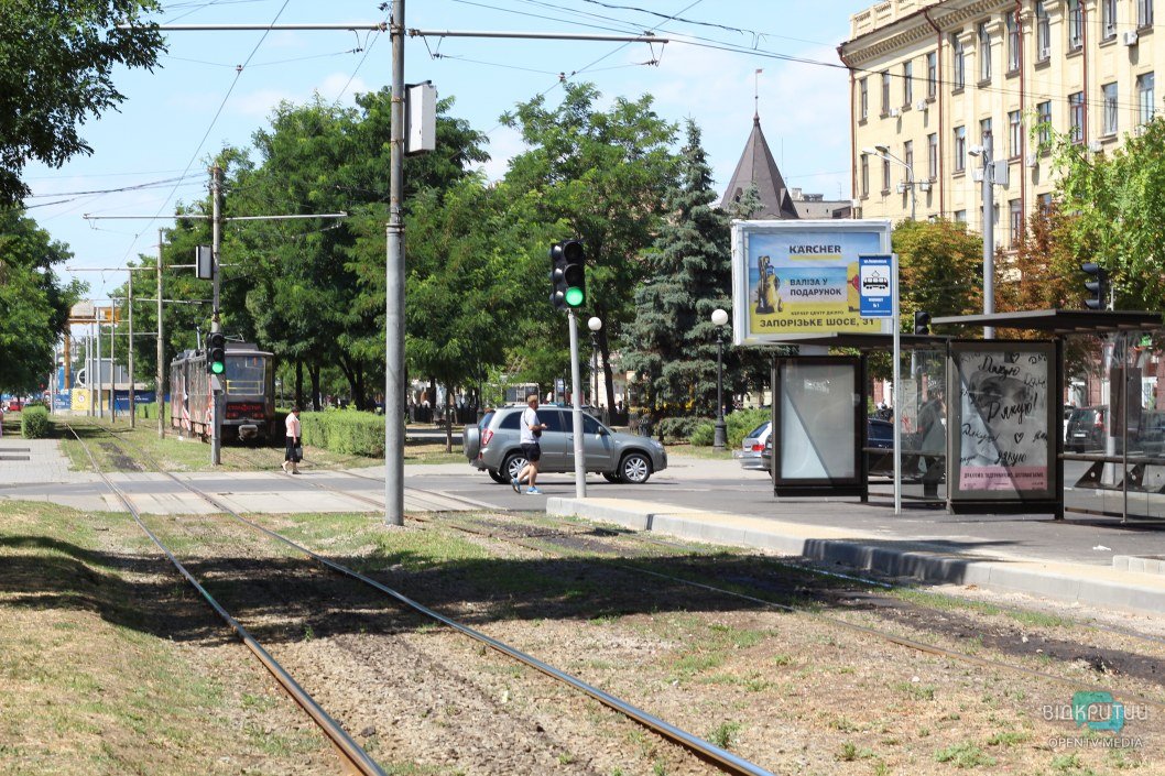 В Днепре появилась первая трамвайная остановка с посадочной платформой - рис. 1