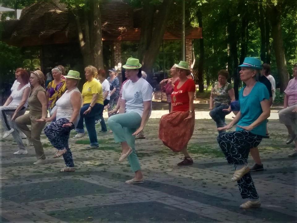 В Днепре проходят спортивные занятия для пенсионеров (ФОТО) - рис. 2