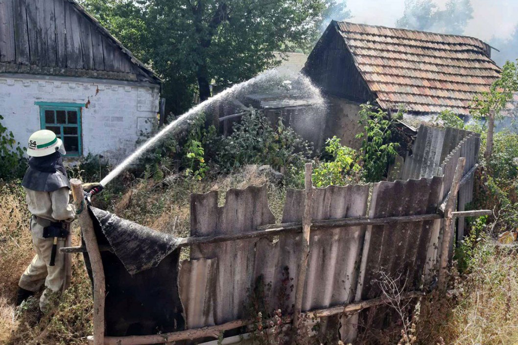 Опять пожар: под Днепром возле жилого дома сгорел сарай (ФОТО) - рис. 2