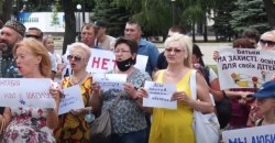 В Днепре родители школьников митинговали против дистанционного обучения - рис. 13