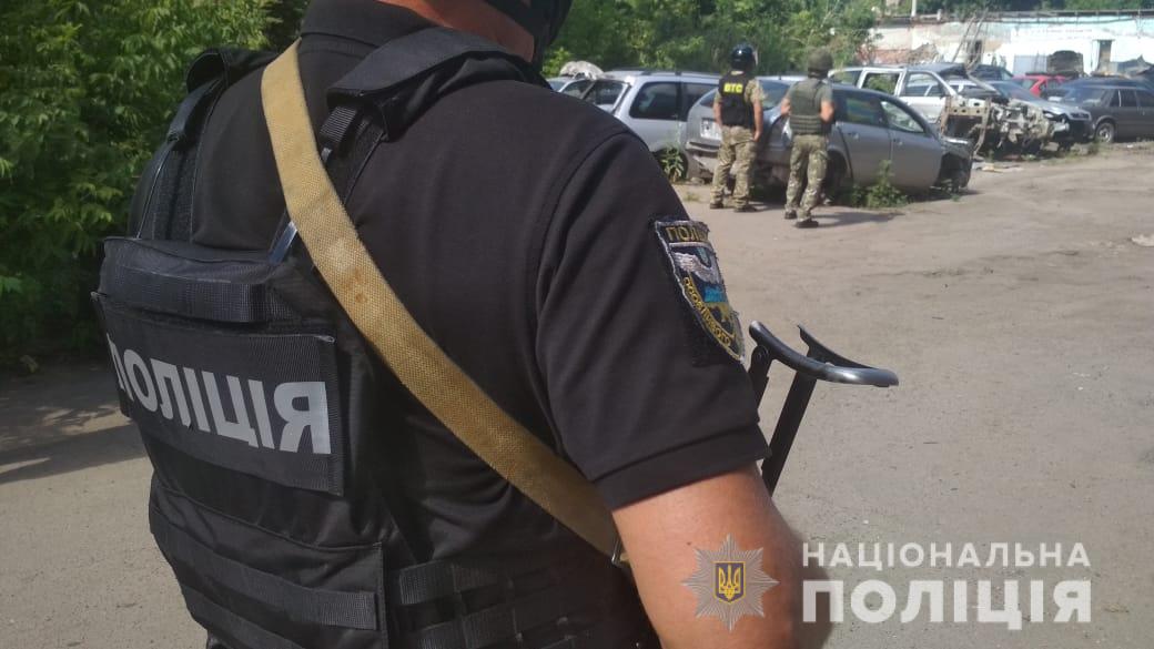 В Полтаве мужчина угрожает взорвать себя гранатой