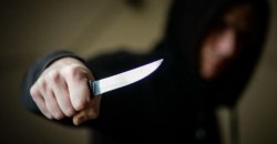 В Днепре компания из 3-х человек напала с ножом на мужчину - рис. 13