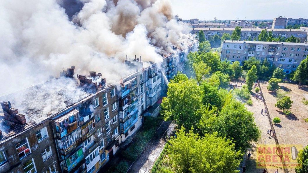 Пожар в Новой Каховке: горела крыша пятиэтажного дома (ФОТО) - рис. 2