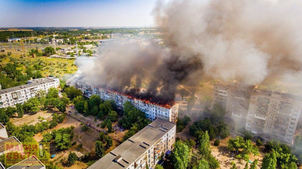 Пожар в Новой Каховке: горела крыша пятиэтажного дома (ФОТО) - рис. 3