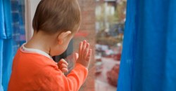 В Каменском на Грушевского 3-летний малыш выпал из окна - рис. 5