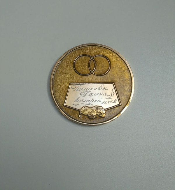 В музей Днепра горожане передали редкую медаль - рис. 3