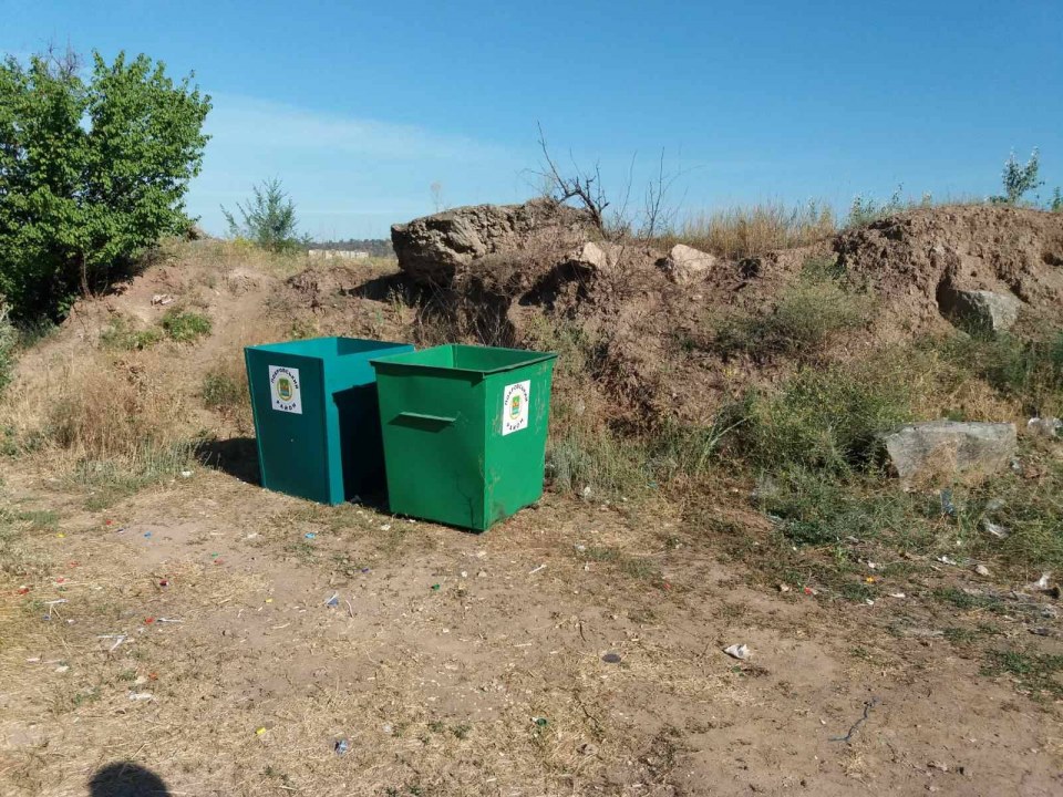 В Кривом Роге на Гранитном карьере украли последний мусорный контейнер (ФОТО) - рис. 2