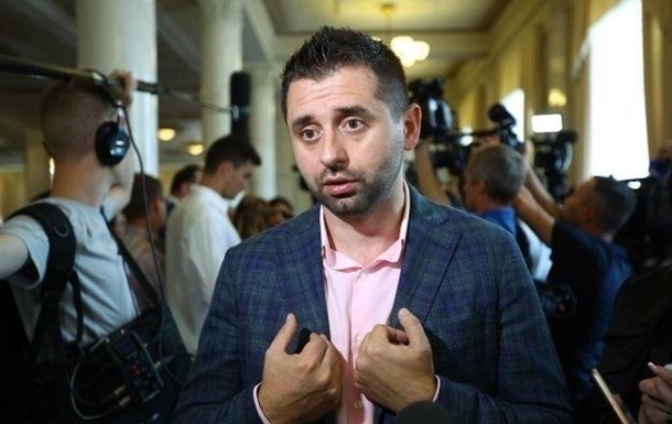 Лидер "Слуг народа" Арахамия рассказал, сколько стоит стать депутатом - рис. 1