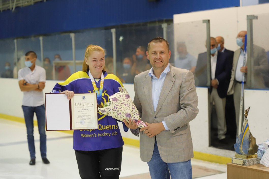 В Днепре наградили женскую команду по хоккею (ФОТО) - рис. 1