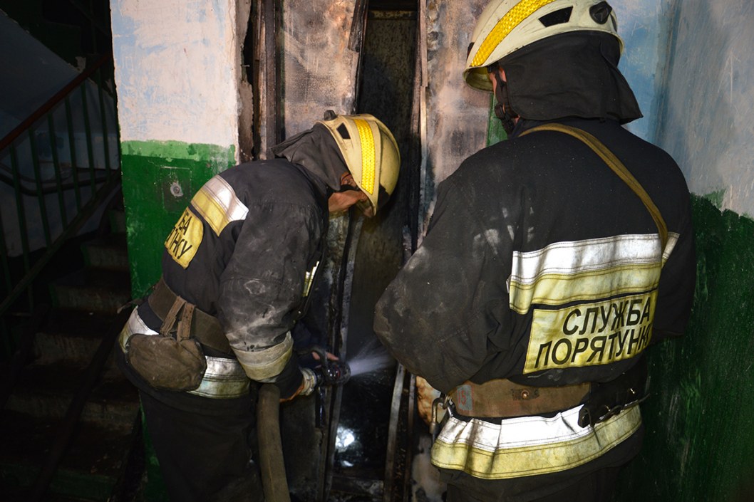 В Днепре на Крушельницкой горела шахта лифта: эвакуировали 23 человека - рис. 1
