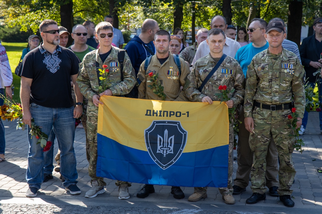 В Днепре на Алее Памяти почтили память погибших защитников Украины - рис. 7