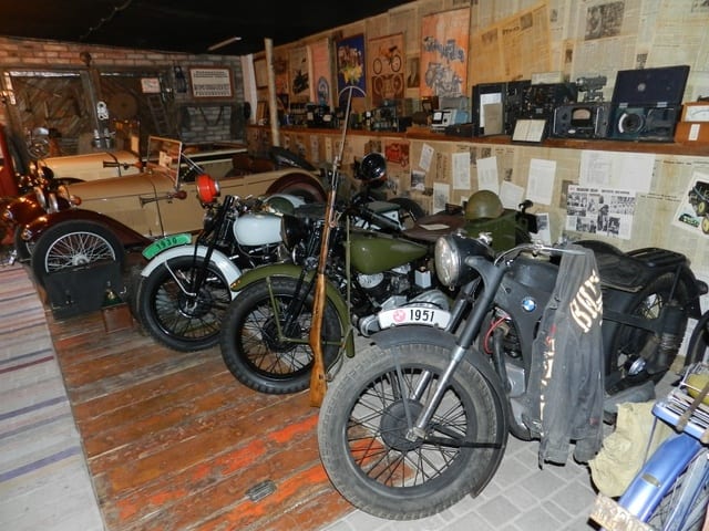 В Днепре на жилмассиве Тополь открывают новый музей раритетных машин - рис. 4