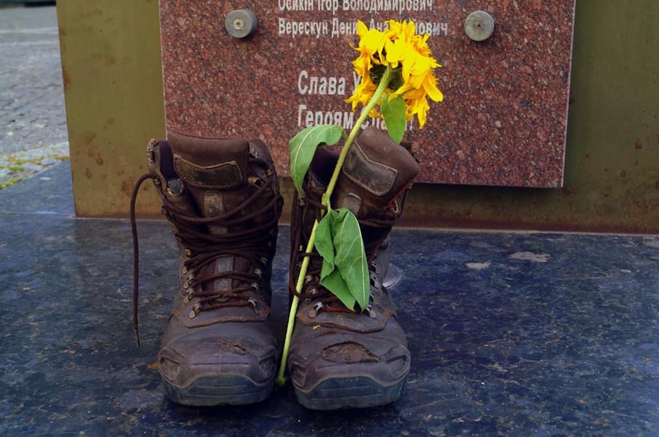 В Днепре на Алее Памяти почтили память погибших защитников Украины - рис. 21