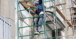 В Днепре рабочий упал с 8-метровых строительных лесов - рис. 4