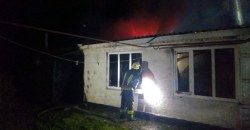 Горел жилой дом: в Новомосковском районе ночью вспыхнул пожар - рис. 8
