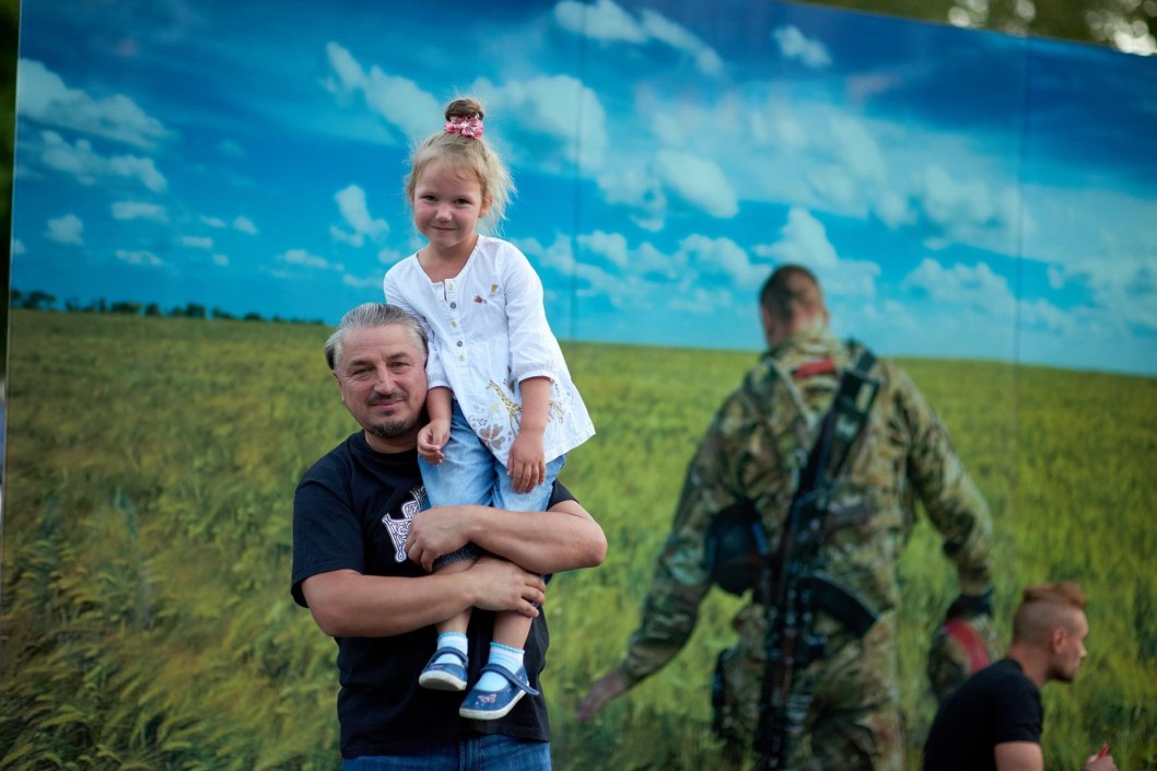 В Днепре на Алее Памяти почтили память погибших защитников Украины - рис. 25