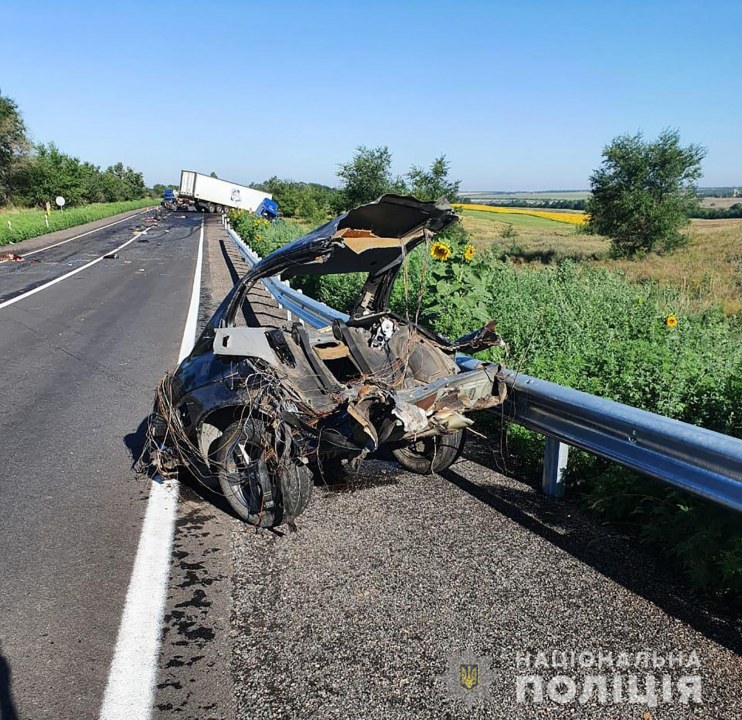 Под Запорожьем легковушка столкнулась с грузовиком: погибли жители Днепра и области - рис. 2
