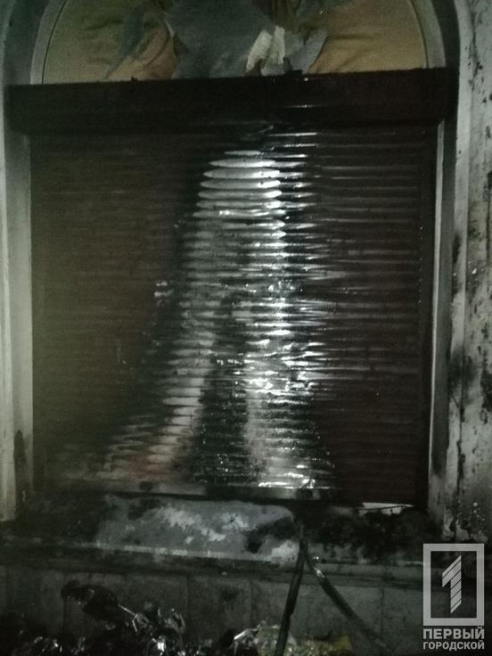Пожар в Кривом Роге: загорелась вывеска магазина - рис. 2
