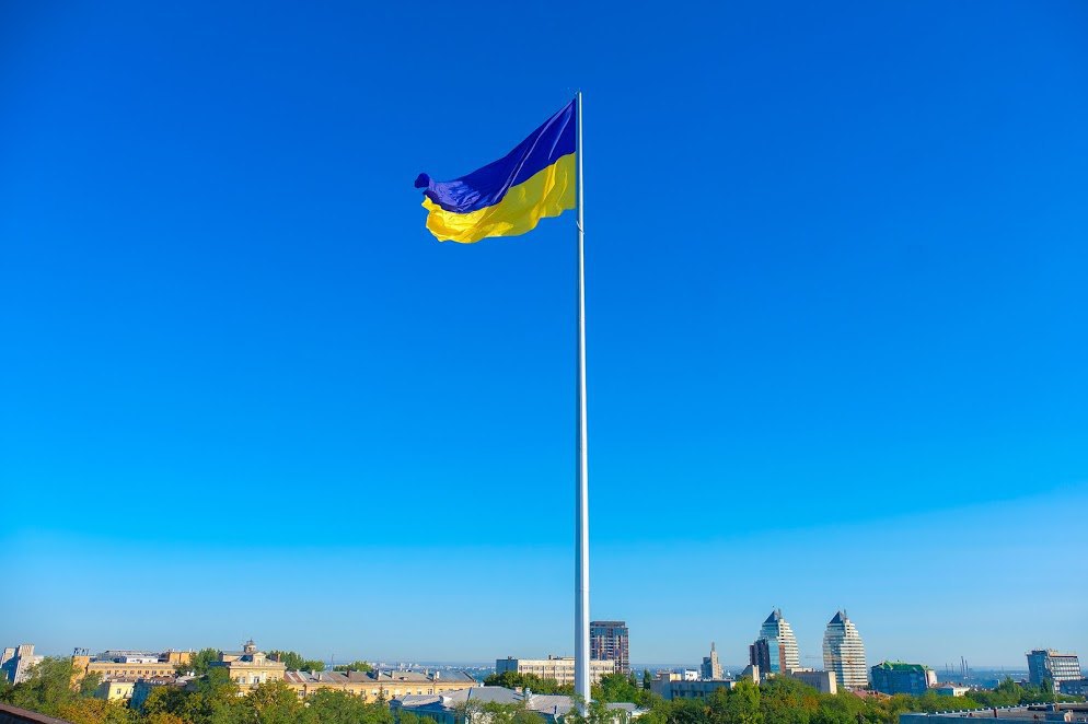 Днепр остался без рекорда: в Киеве подняли самый большой флаг Украины - рис. 2