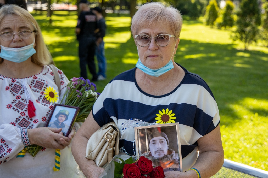 В Днепре на Алее Памяти почтили память погибших защитников Украины - рис. 3