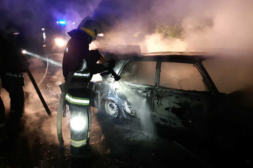 Возле селе Михайловка горел автомобиль