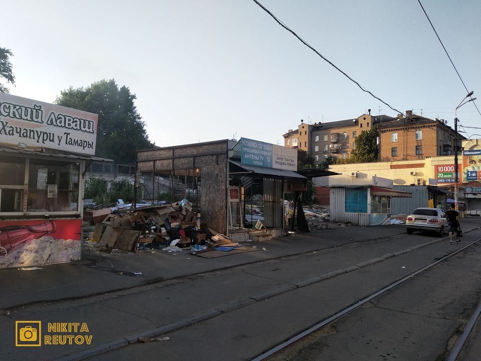 В Днепре на Пастера сносят стихийный рынок (ФОТО) - рис. 4